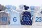 Preview: Adventskalender Säckchen aus Stoff - mit blauen zahlen
